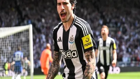 湖人球迷心碎再升级！雷迪克再现“防守灾难”，五小阵容溃败，球迷情绪降至冰点！